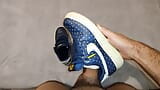 Sborro sulla sneaker Nike af1 di mia moglie snapshot 7