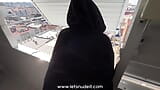 Megbasztam a hidzsábot viselő muszlim barátnőmet az erkélyen, és beléhatoltam snapshot 1
