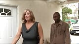 Sensual milf trae a un amante negro a casa por diversión snapshot 5