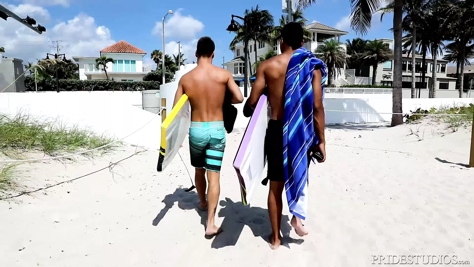 Dylanlucas surfista latino supera seu amigo na cabana