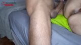 Любительское видео показывает, как горячая крошка отказывается от ее задницы и киски snapshot 11