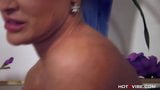 Procace milf in bagno di bolle snapshot 9