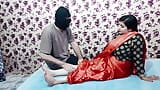 Señora hindi caliente india tiene sexo con su trabajadora de la casa snapshot 3