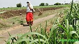 Komal khuleaam ganne ke khet mein apni chut dho rahi thi snapshot 1