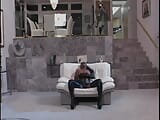 Cewek cantik kulit hitam muda nyepong kontol sambil dudukin kontol di sofa snapshot 2