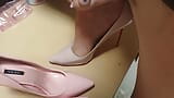 Pompino sulle mie scarpe e calze nude snapshot 9