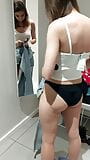 試着室で服を脱いでいるところを恋人がスマホで撮影。 snapshot 4