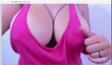 Latina in Pink verführt mich mit ihren dicken Titten snapshot 2