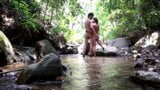 Casal gostoso fodendo na selva - sexo ao ar livre snapshot 4