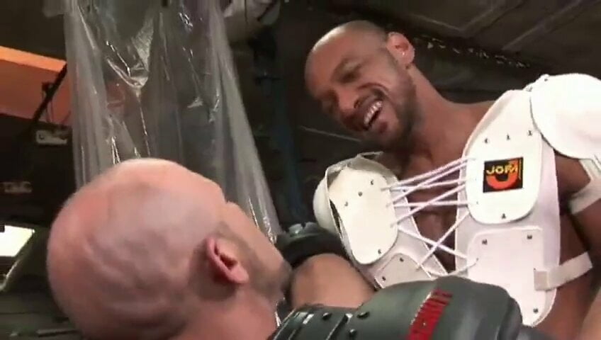 Axel Ryder and Carioca (CC)