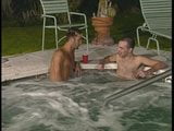 Sementales gays follan en el jacuzzi snapshot 2