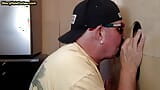 Amateur gloryhole dilf chupa polla hasta correrse en la boca snapshot 13