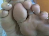 Yo y mis suelas y dedos de los pies sucios y cursis snapshot 9