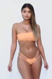 Sofia Jamora modelează bikini snapshot 7