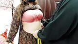 Desi hermosa tía follada por sastre con claro hindi audio snapshot 3