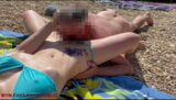 我在海滩上给偷窥狂加热，最后被射得满是精液， snapshot 8