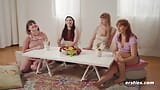 Tetas - orgía de 4 chicas con lamiendo coño caliente snapshot 14