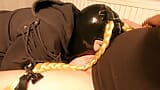 フォクシーはLATEXHOODでフェラチオを与え、兼を取得します snapshot 9