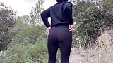 Sexo en publico con jovencita culona en el bosque, al final alguien nos ve snapshot 1