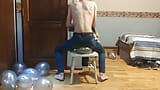 Eine massive menge von ballons knallen - Individuelles video snapshot 7