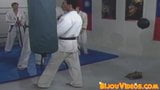 Stadnina karate zerżnięta na surowo, zanim jego ciało zostanie spuszczone snapshot 4