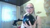 Para los looners: soplar un gran globo negro snapshot 3