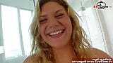 Une adolescente britannique blonde aux gros seins naturels essaye le porno snapshot 9