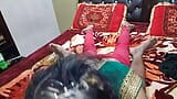 Une bhabhi desi jouit dans la bouche, partie 2 snapshot 1