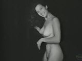 Vivian Malady tanzt nackt (vintage 50er Jahre Pinup) snapshot 1