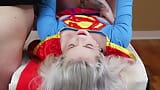 Supergirl Kay Carter in bondage viene arrostita allo spiedo, fa un pompino, si fa scopare ragazza-ragazza con strap-on da Brooke Lyn e un facciale snapshot 18