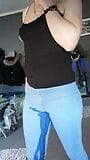 Emmaaatv deutsche Transe pinkeln, pissen in Blue Jeans snapshot 8