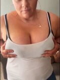 Cette MILF BBW veut que tu viennes la rejoindre pendant qu'elle se baise snapshot 2