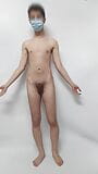 ईरानी लड़का कपड़े उतारता है और कपड़े और नग्न शरीर की तुलना करता है (डॉक्टर की वर्दी में) snapshot 15
