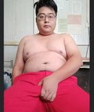 Gordo asiático masturbador snapshot 1