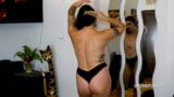 Une adolescente ukrainienne nue se fait brosser les cheveux, porno fétiche snapshot 2