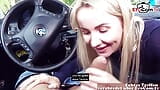 Une pute allemande blonde et mince se fait draguer dans une voiture pour baiser en plein air snapshot 4