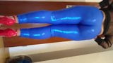 Blaue Latex-Strumpfhose snapshot 1