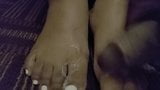 Jizz on baby mama's white toes snapshot 4