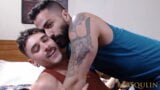 Masqulin sakallı homo adam ramzi barebacks cayden taş asılı snapshot 2