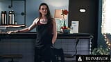 Transfixed - Jenna Creed, superbe barmaid trans, se tape le beau-père sexy de son vieil ami snapshot 2