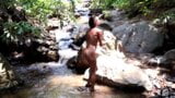 Casal gostoso fodendo na selva - sexo ao ar livre snapshot 3