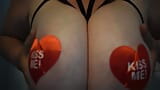 Cium Tetek Panas Saya dan Air Mani Seluruh Saya! POV DDD Boobss dengan Kiss Me Pasties! snapshot 6