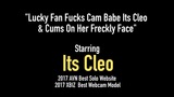 Glücklicher Fan fickt Cam-Schätzchen, sein Cleo & kommt auf ihr sommersprossiges Gesicht snapshot 1