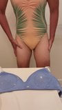 Dans le maillot de bain de la maman et un autre sperme sur un joli petit soutien-gorge star snapshot 1