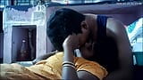 Ινδή νοικοκυρά του χωριού φιλιέται στα χείλη snapshot 5