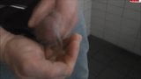 Une fille s'exhibe dans les toilettes des hommes snapshot 15