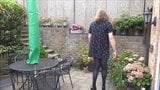 Sexy crossdresser alison spielt im garten snapshot 4