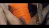 再びタイトなオレンジのワンピース水着が人気 snapshot 6