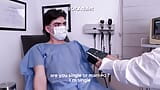 Nữ bác sĩ Ả Rập kiểm tra dương vật của một bệnh nhân trẻ snapshot 5