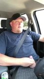 Masturbation d un chub dans une voiture snapshot 1